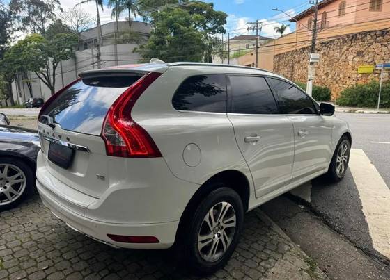 VOLVO XC60 2.0 T5 COMFORT FWD TURBO GASOLINA 4P AUTOMÁTICO